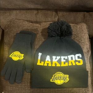 Los Angeles Lakers Beanie and Gloves Set